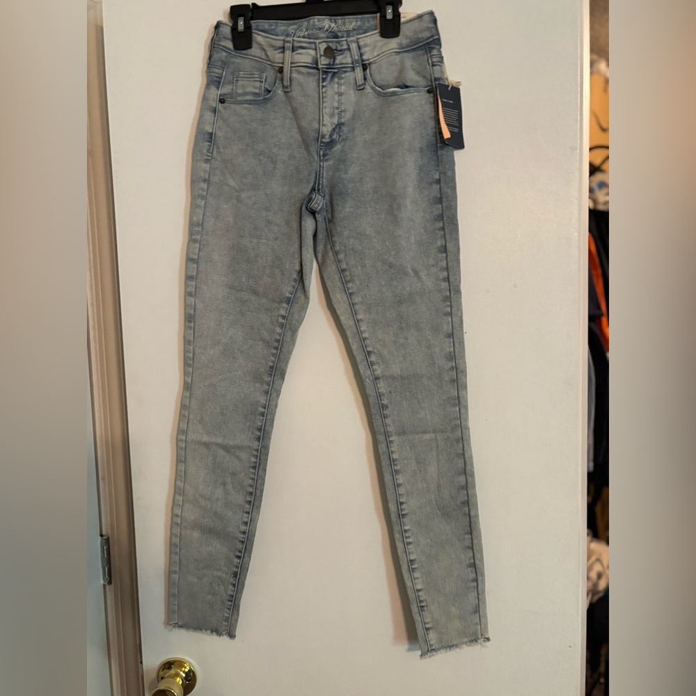Universal Threads Women's Light Blue Skinny Jeans-Size 0